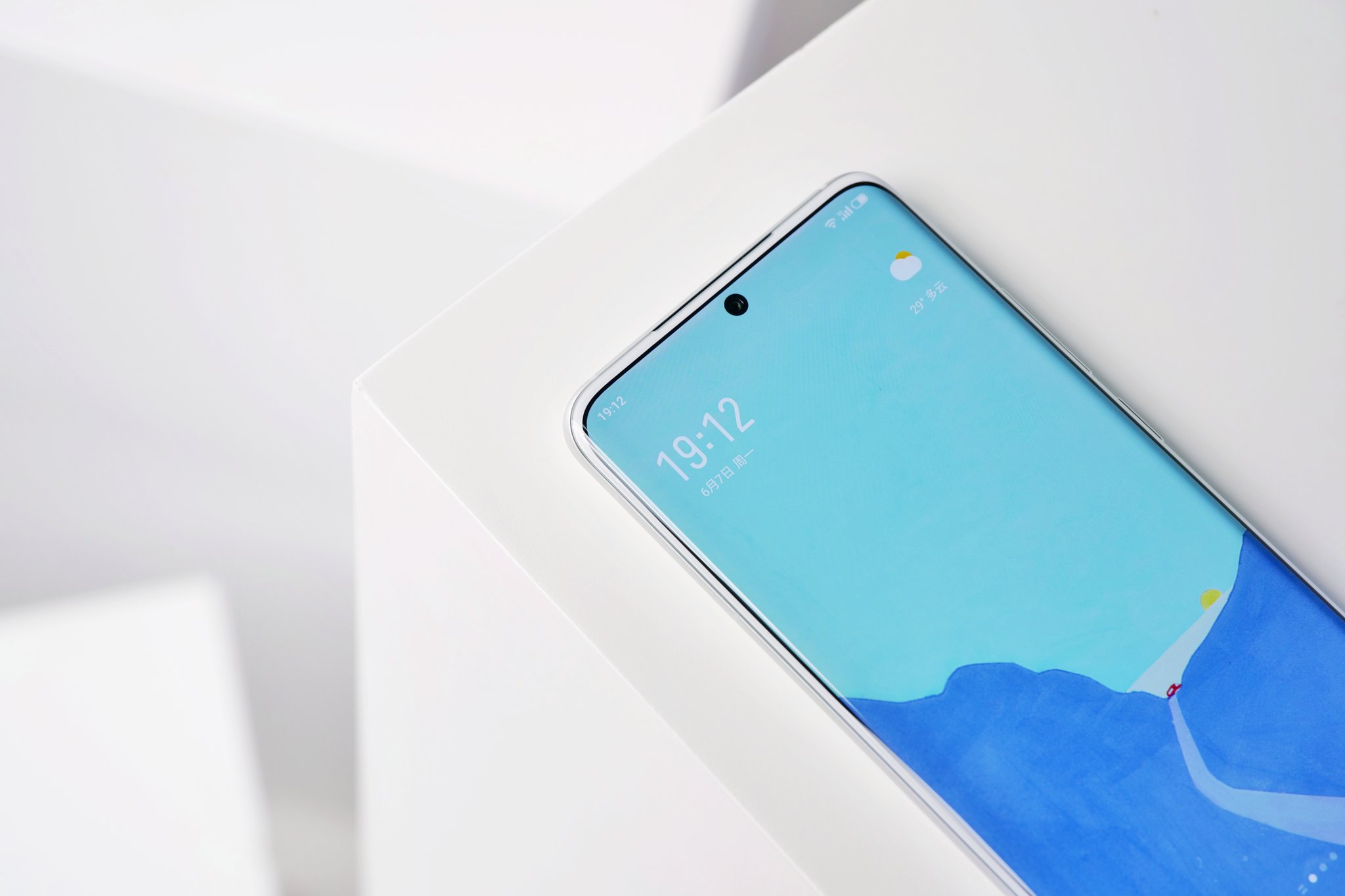 Meizu 18 с белым дисплеем все-таки имеет черный экран