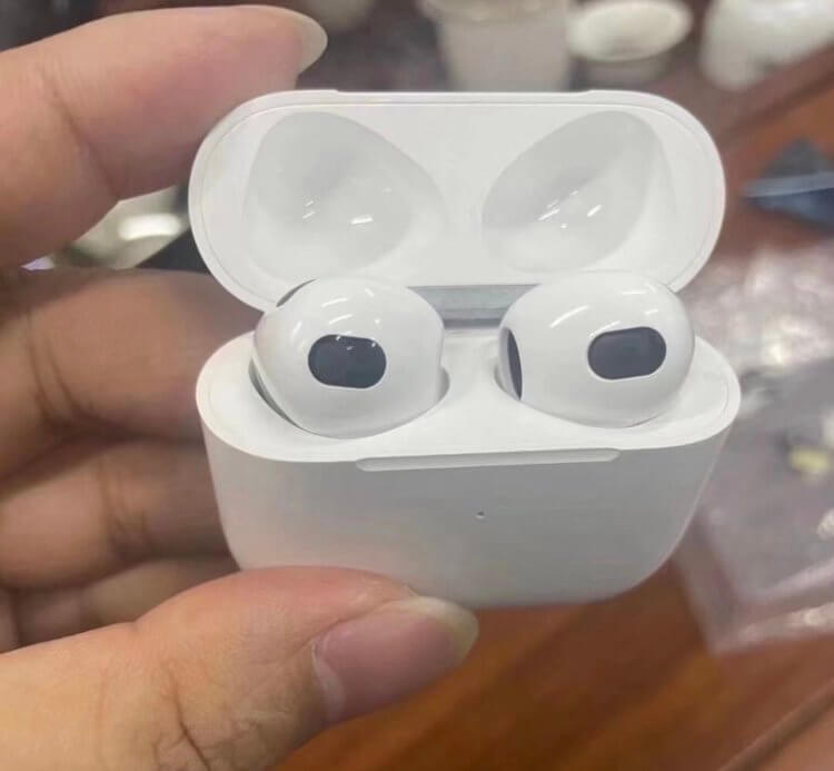 Это первое реальное фото AirPods 3. Они вам точно понравятся