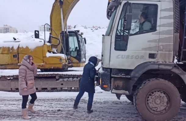 Активисты вызвали полицию на место незаконной свалки в Кировском районе