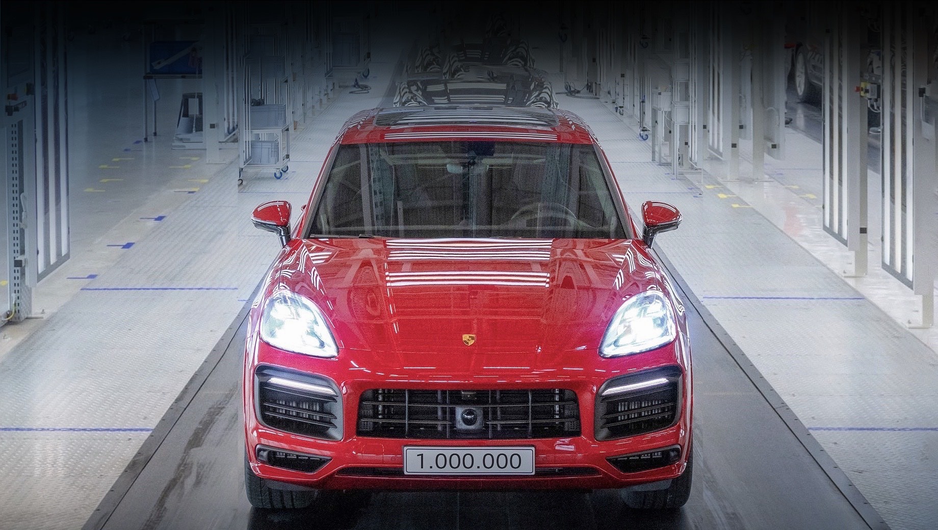 С конвейера сошёл миллионный Porsche Cayenne